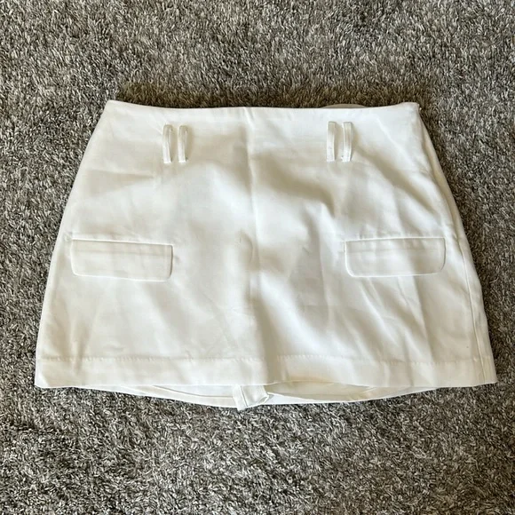 DISSH White Skort (EUC) US12
